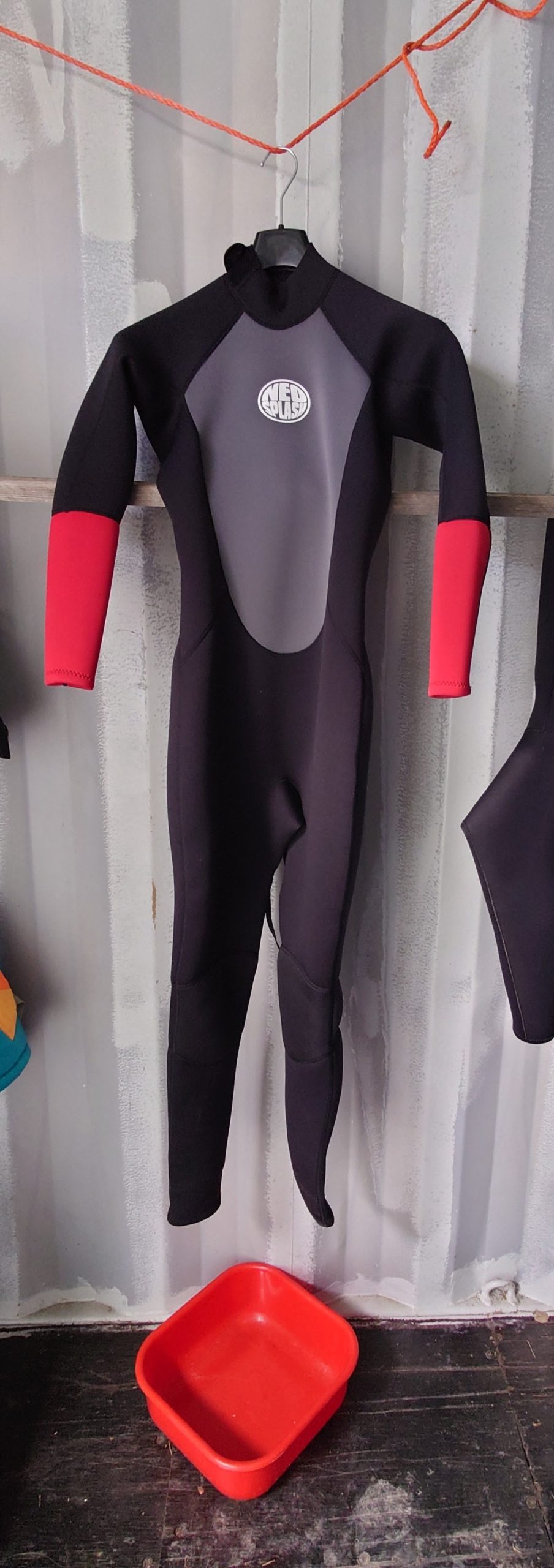 Moderni purjelautariki pystytettynä